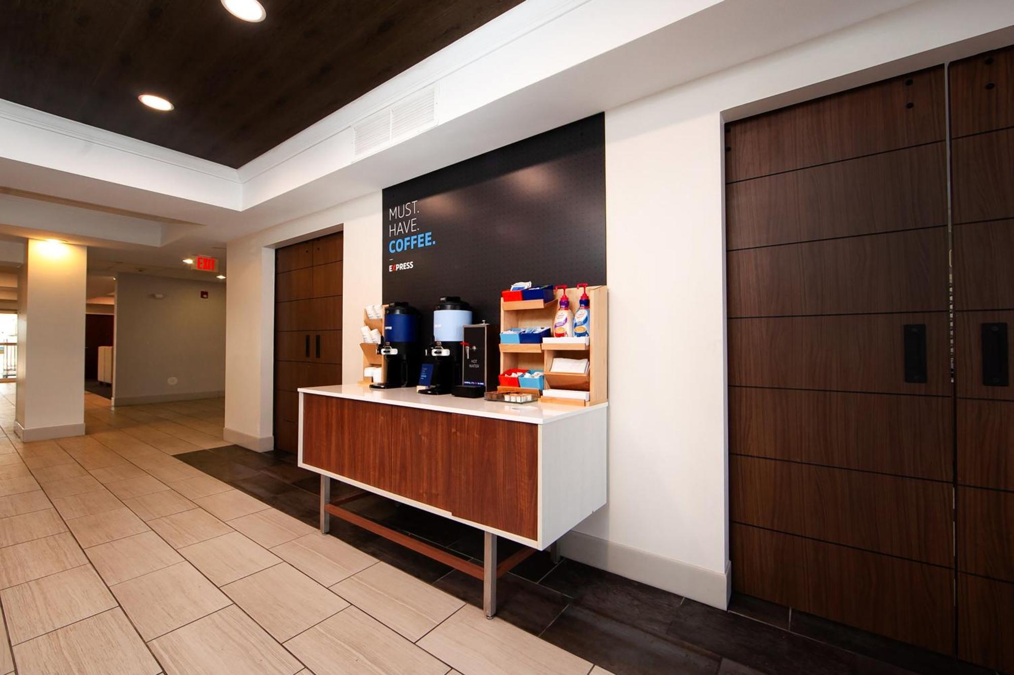 Holiday Inn Express Hotel & Suites Chicago South Lansing By Ihg Exterior photo