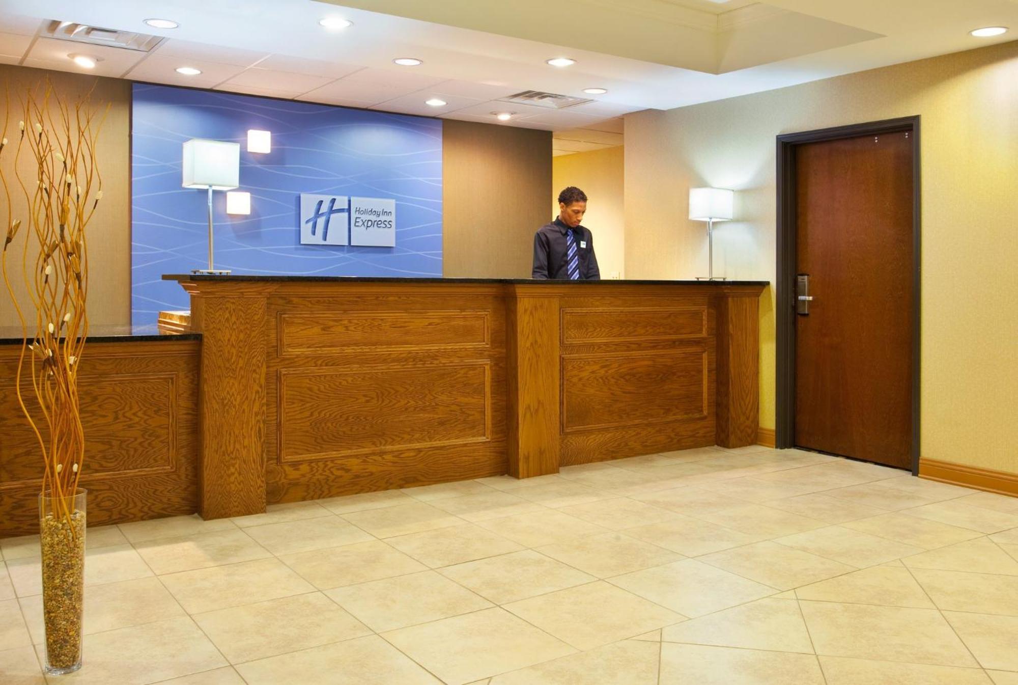 Holiday Inn Express Hotel & Suites Chicago South Lansing By Ihg Exterior photo